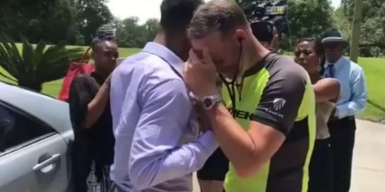 (VIDEO)Biciklom prešao 2.000 kilometara kako bi čuo otkucaje srca preminule kćerke u drugom čovjeku