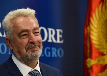 (VIDEO) ZDRAVKO KRIVOKAPIĆ PORUČIO: Neću podnijeti ostavku na mjesto premijera …