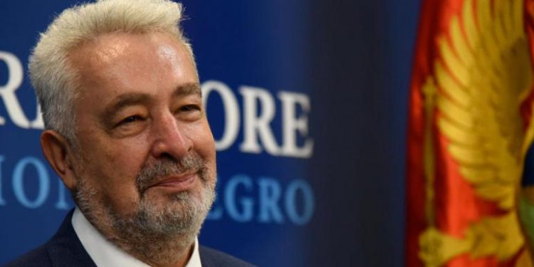 (VIDEO) ZDRAVKO KRIVOKAPIĆ PORUČIO: Neću podnijeti ostavku na mjesto premijera …