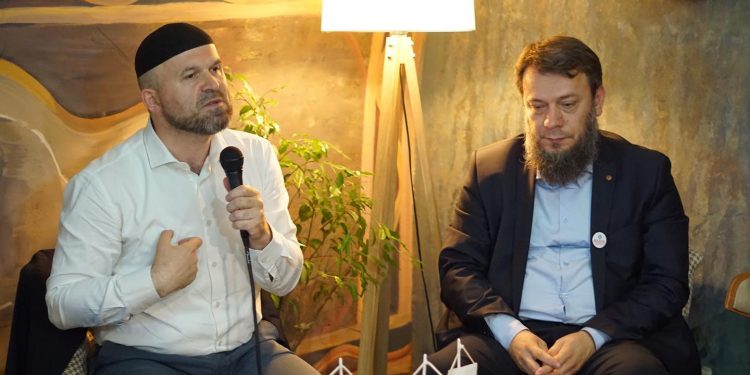 SVETIONIK: Uvaženi mr. Muhamed Demirović i mr. Bajazit Nicević,  govorili su na temu „Islam i modernost“
