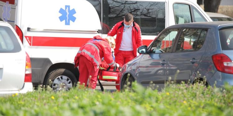 TUČA radnika na gradilištu, 1 UBODEN U STOMAK!