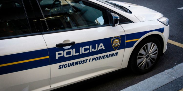 Aktivirana BOMBA ispod auta: Još 6 automobila oštećeno u EKSPLOZIJI
