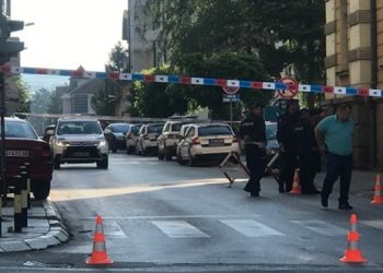 UMRO MUŠKARAC KOJI JE IZREŠETAO SUPRUGU PA PUCAO U SEBE