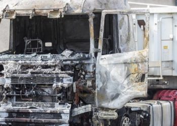 KAMION SE ZAPALIO: A više od 150 vozača snimalo požar i zaradilo kaznu