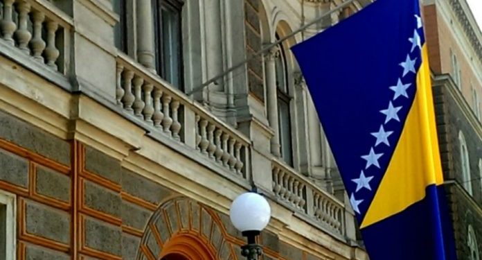 Sramotno: Dvije ambasade BiH za 11. juli nisu spustile zastave na pola koplja