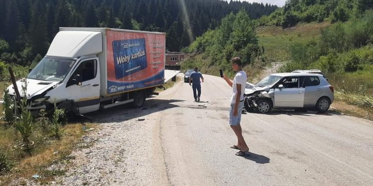 (FOTO) U saobraćajnoj nesreći povrijeđen načelnik Opštinske uprave Tutin