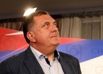 Sramota: Dodik poručio ambasadorima BiH da 11. jula ne spuštaju zastavu na pola koplja!