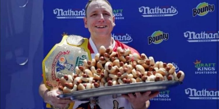 Rekord rekorda: Amerikanac pojeo 76 Hot-dogova za 10 minuta