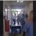 SITUACIJA NEIZDRŽIVA: Uznemirujući snimak tuče pacijentkinje i obezbjeđenja u Domu zdravlja u… (foto i video)