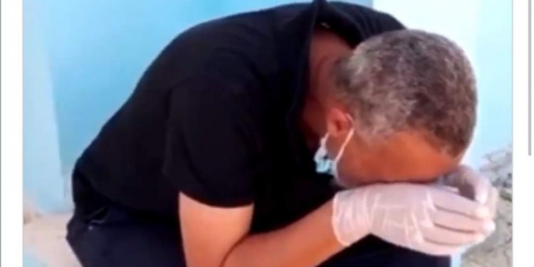 POTRESAN VIDEO/ Tunis: Direktor bolnice JECAO kada je shvatio da nema više kiseonika za bolesne od korone
