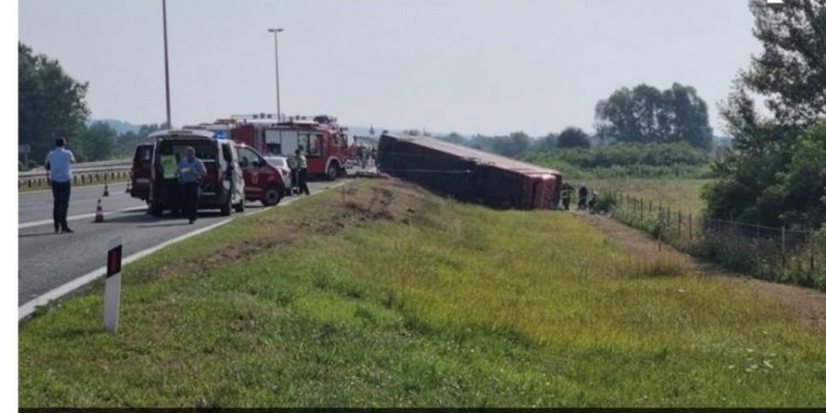 ZASTRAŠUJUĆI PRIZORI S DRUGE STRANE BH. GRANICE: Raste broj mrtvih, u prevrtanju autobusa više od 30 povrijeđenih, mnogi su životno ugroženi…