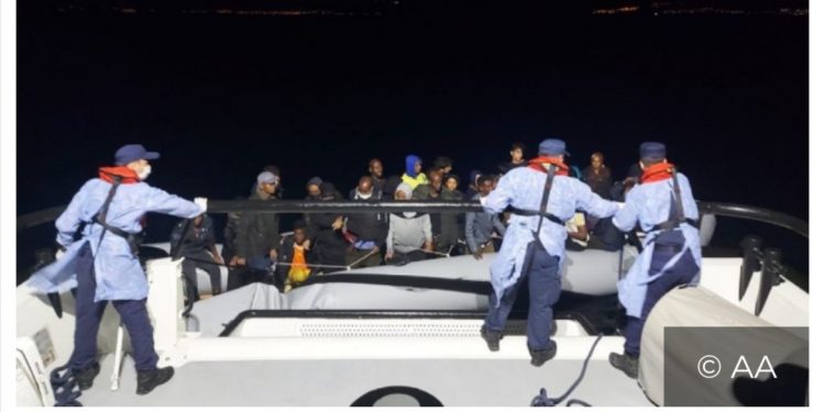 Turska spasila migrante koje su grčke obalne straže bacile u more
