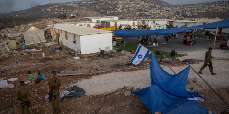 Jevrejski naseljenici upali u palestinsko selo u pratnji vojske i upucali mladića (20) u grudi