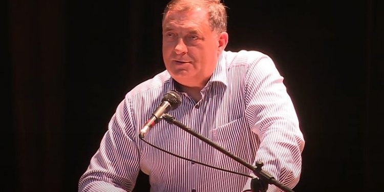 (VIDEO) Dodik na skupu psovao majku poslaniku PDP-a, dobio aplauz