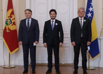 Komšić i Džaferović primili Abazovića, Dodiku nepoželjan