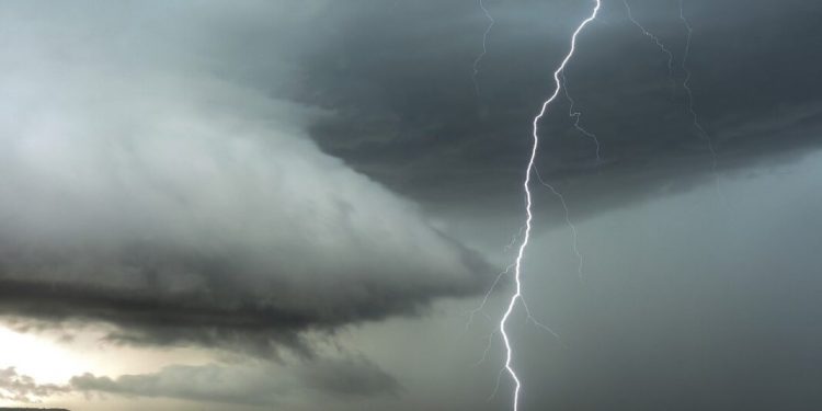 Dve sestre poginule, a treća teško ranjena u udaru groma