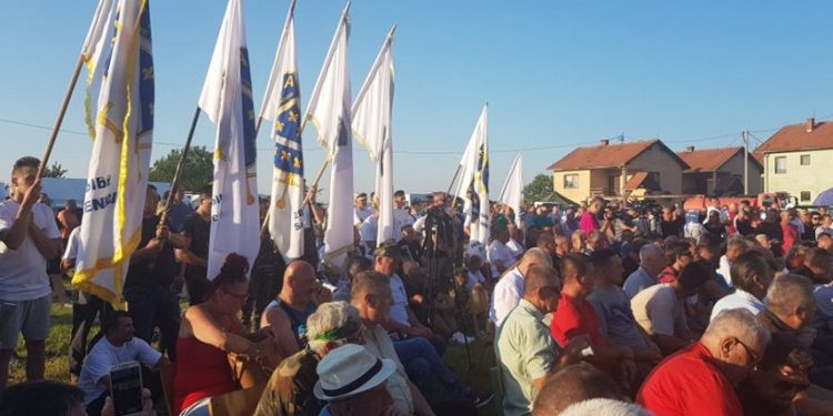 KRENUO 17. MARŠ MIRA PREMA POTOČARIMA: IMAMO 8372 RAZLOGA ZBOG KOJEG PJEŠAČIMO…