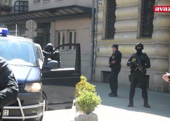 (VIDEO) Pogledajte kako policija sprovodi Darka Eleza: Zvuci sirena odzvanjali Sarajevom