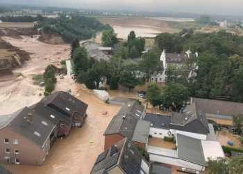 SNIMLJENO DRONOM: Pogledajte jezive snimke golemih blatnih klizišta u Njemačkoj (VIDEO)
