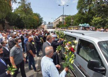 POVORKA SA TABUTIMA SREBRENIČKIH ŽRTAVA ISPRAĆENA ISPRED PREDSJEDNIŠTVA.EVO KO JE DOČEKAO KOLONU !
