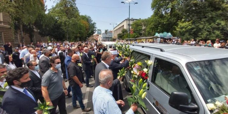 POVORKA SA TABUTIMA SREBRENIČKIH ŽRTAVA ISPRAĆENA ISPRED PREDSJEDNIŠTVA.EVO KO JE DOČEKAO KOLONU !
