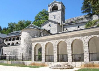CRNA GORA: GODINA DANA NIČEGA- Bitno je ustoličiti onoga, onamo đe ne treba…