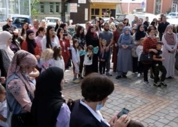 (VIDEO) Svečani prijem prvaka u Osnovnoj školi Vuk Karadžić u Tutinu