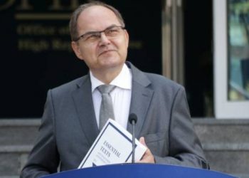 Schmidt se u prvom zvaničnom obraćanju zahvalio Inzku na zakonskoj zabrani negiranja genocida