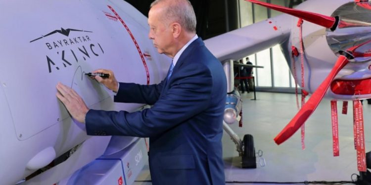 Erdogan: Turska je među tri vodeće zemlje u razvijanju borbenih bespilotnih letjelica