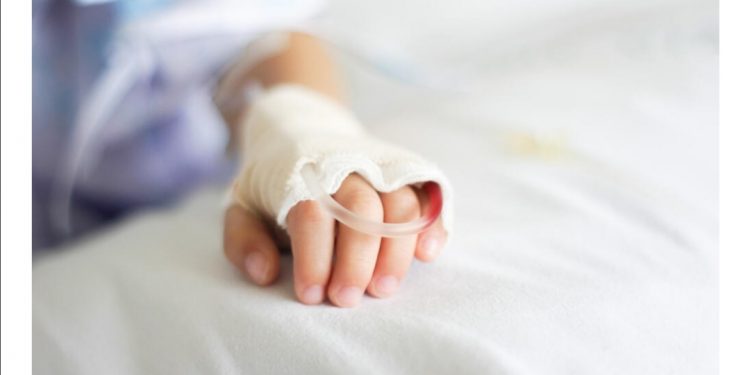 EMOTIVAN SUSRET trogodišnjaka, koji su zajedno POBEDILI RAK, rasplakao je mnoge na društvenim mrežama…