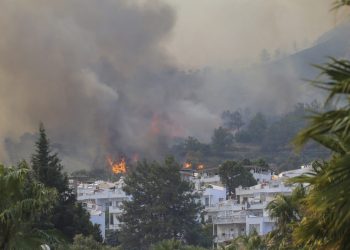 Evakuacije četiri naselja u Turskoj zbog požara