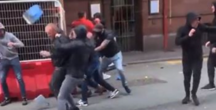 (VIDEO) Žestoka tučnjava navijača Manchester Uniteda i Leedsa