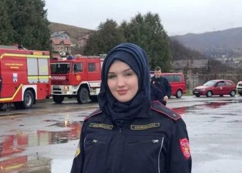 Sarajka pod hidžabom gasi vatru i ruši predrasude
