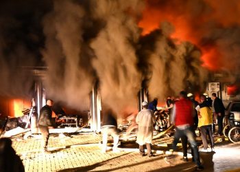 (VIDEO) STRAŠNI PRIZORI IZ COVID BOLNICE U TETOVU: Broj žrtava požara bi mogao da bude veći od 30…
