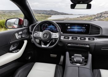 Ukrali, pa slupali državni „mercedes”