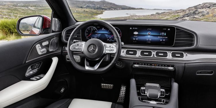 Ukrali, pa slupali državni „mercedes”