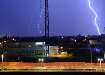 Tragedija usred nogometne utakmice: Trener poginuo u udaru groma, tri nogometaša ozlijeđena