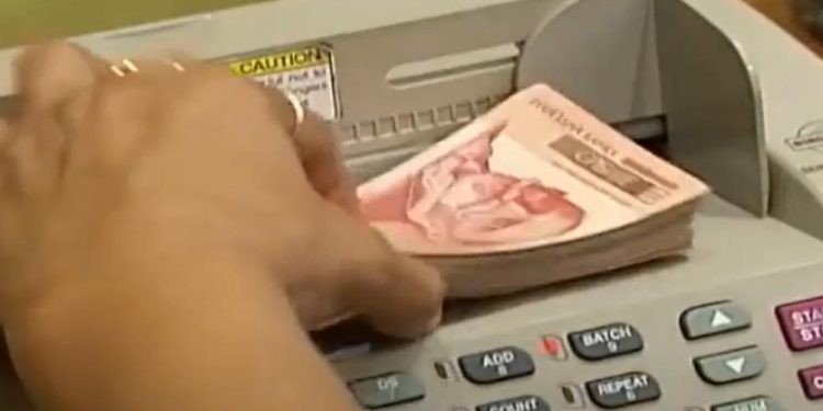 SVE POVIŠICE OD DRŽAVE Sada se zna i koliko će rasti plate u javnom sektoru: Do kraja godine radnici će dobiti i dodatne pare, a evo i ko NAJVIŠE