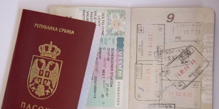 EU razmatra vraćanje viza za Srbiju