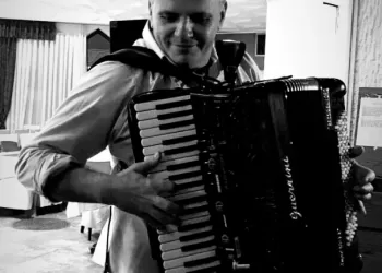 Od posledica koronavirusa preminuo i vokalni solista Dragan Stefanović Eno