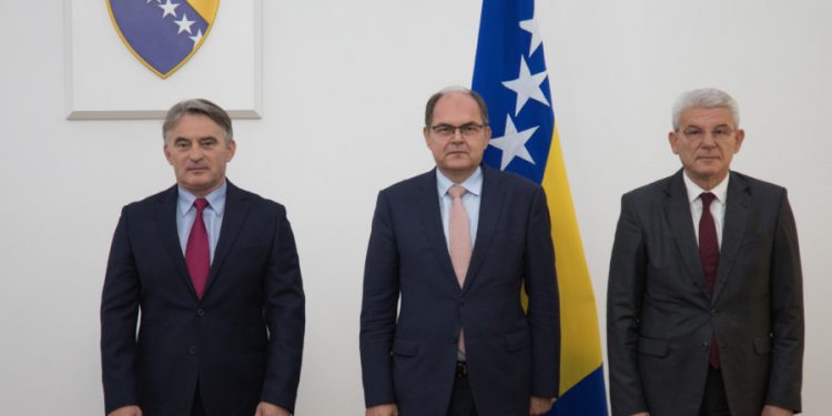 Komšmić i Džaferović na Bledskom strateškom forumu se sastali sa Šmitom