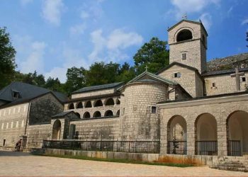 Vlada Crne Gore naredila da se vlasništvo Cetinjskog manastira upiše na državu