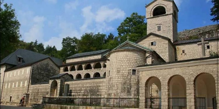 Vlada Crne Gore naredila da se vlasništvo Cetinjskog manastira upiše na državu