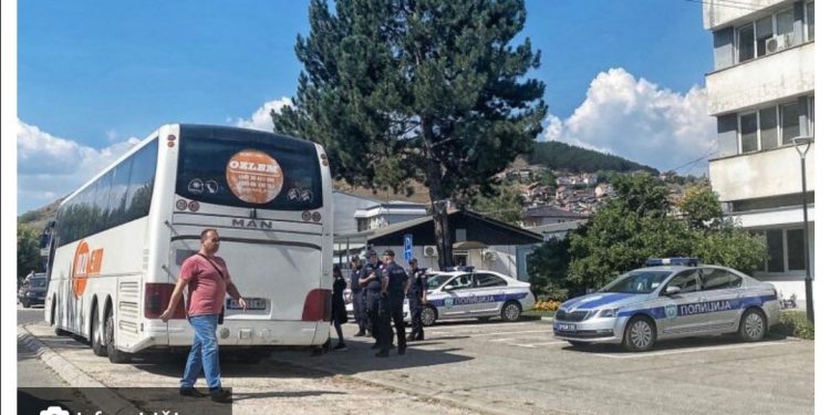 Autobus pun migranata zaustavljen u Novom Pazaru