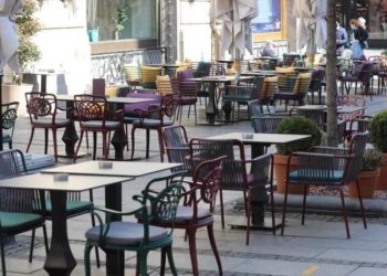 “KAFIĆE I RESTORANE ZATVORITI POSLE 17 SATI”: Upozorenje iz Kriznog štaba – situacija je ALARMANTNA!