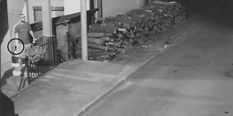 (VIDEO) Novi Pazar: Policajac pištoljem na kuću Sulejmana Gorčevića?!