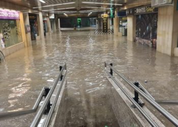 NEVJEROVATNE SCENE IZ SLOVENIJE: Ljubljana je potopljena, voda prodrla u pozorište, gledatelji evakuirani..
