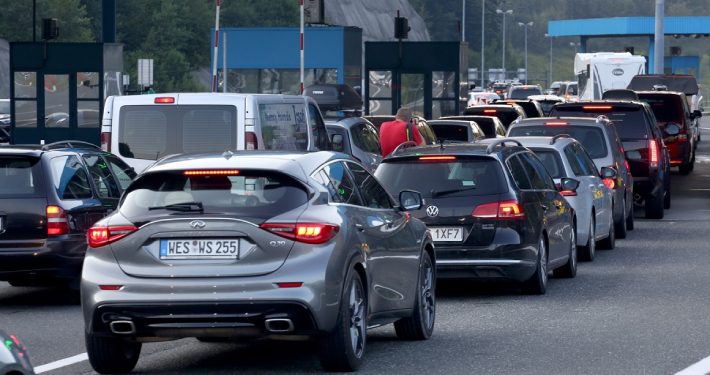 Građani Srbije bez papira mogu samo u dvije države, a tri zemlje regiona od sada traže potvrdu o vakcinaciji ili PCR test