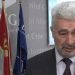 Premijer je NESPOSOBAN, a saradnici su mu NEZNALICE…