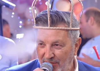 I Šera postao “kralj”. Konjević na veselju počašćen zlatnom krunom. (VIDEO)